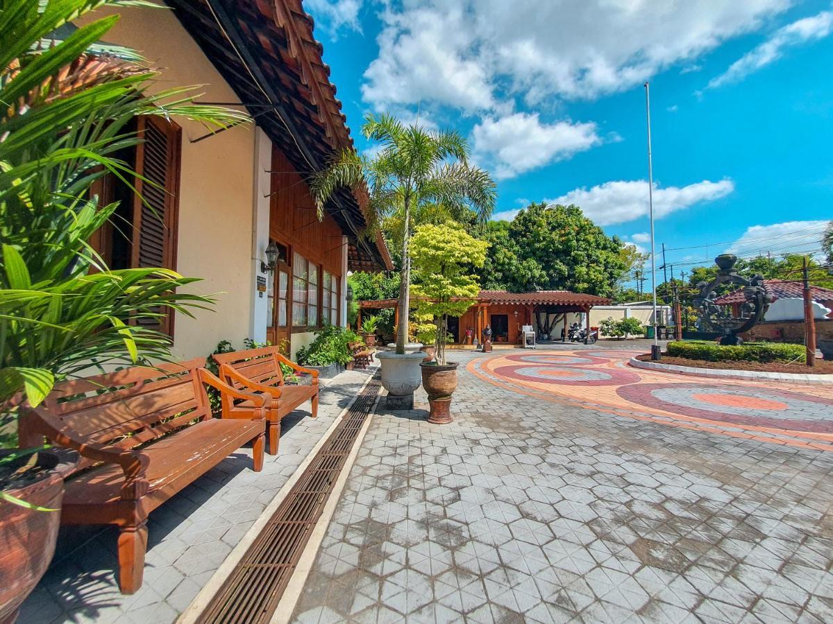 Dem Ayem Heritage Guest House 요그야카르타 외부 사진