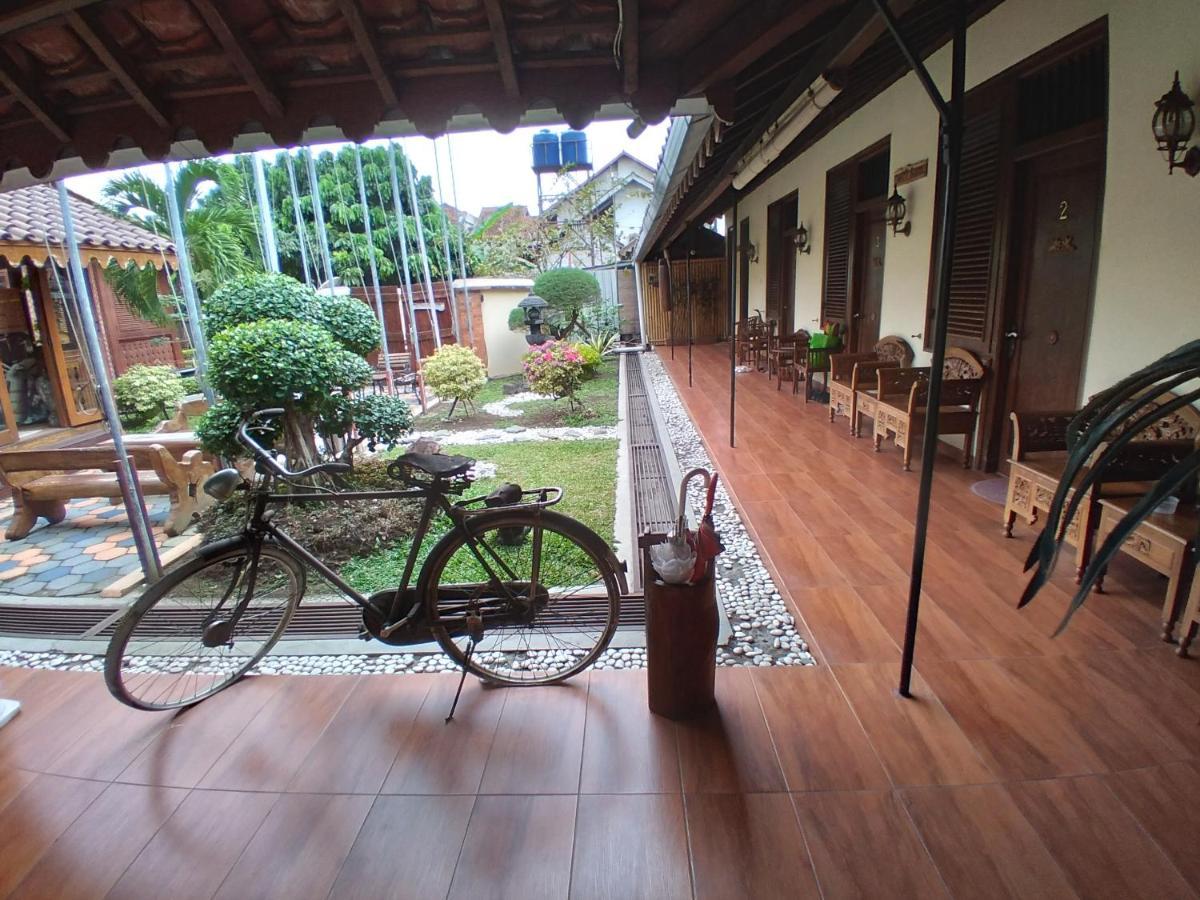 Dem Ayem Heritage Guest House 요그야카르타 외부 사진