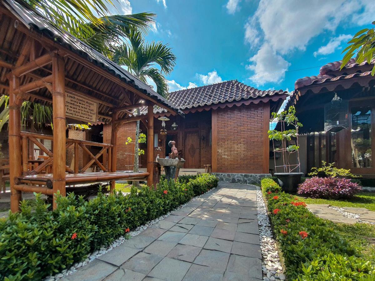 Dem Ayem Heritage Guest House 요그야카르타 외부 사진